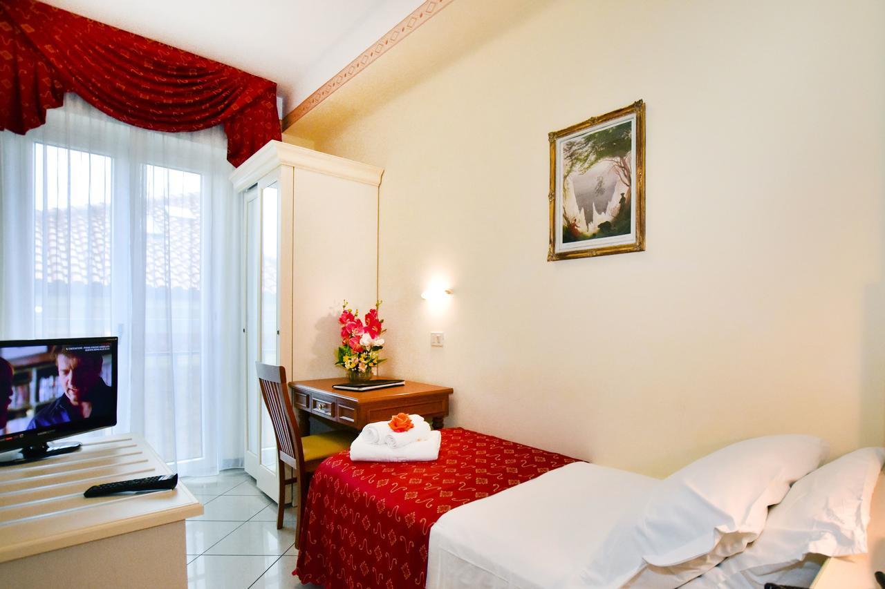 Hotel Nord Est Gabicce Mare Eksteriør bilde